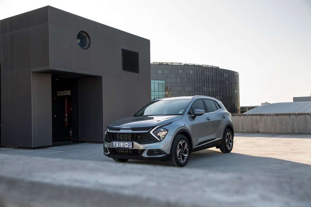 Toyota Corolla Cross vs Kia Sportage (2025)