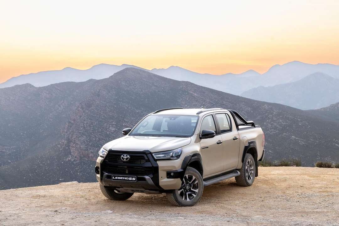 Ford Ranger vs Toyota Hilux (2025)