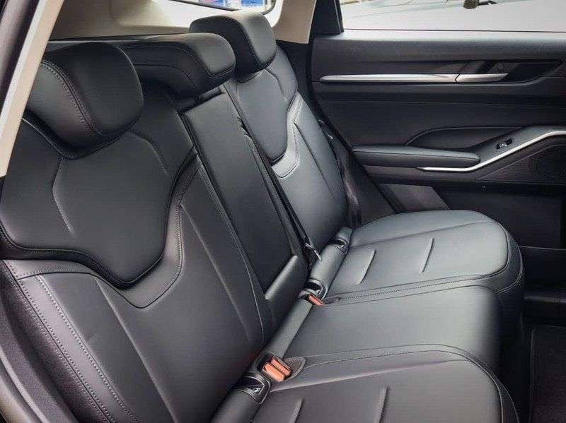 Haval H6 vs Toyota RAV4: Half the Price, Same Family SUV? — media 9