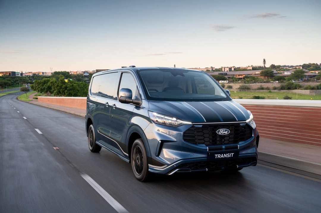 Ford Tourneo Custom Titanium X 2.0L Diesel 8AT 4x2 SWB Bus (2026) Review