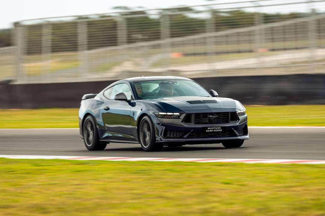Ford Mustang 5.0 Dark Horse A/T (2026) Review