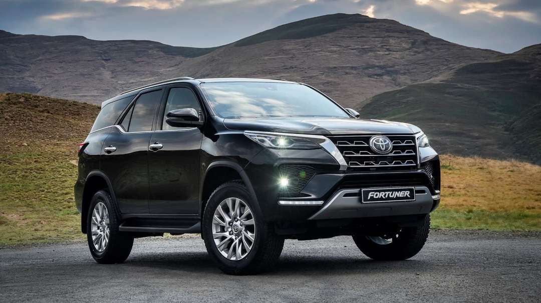 5fb29f905d845276c7384781_Fortuner009.jpg