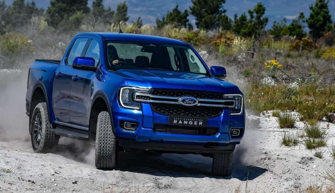 Toyota Hilux vs Ford Ranger (2025)