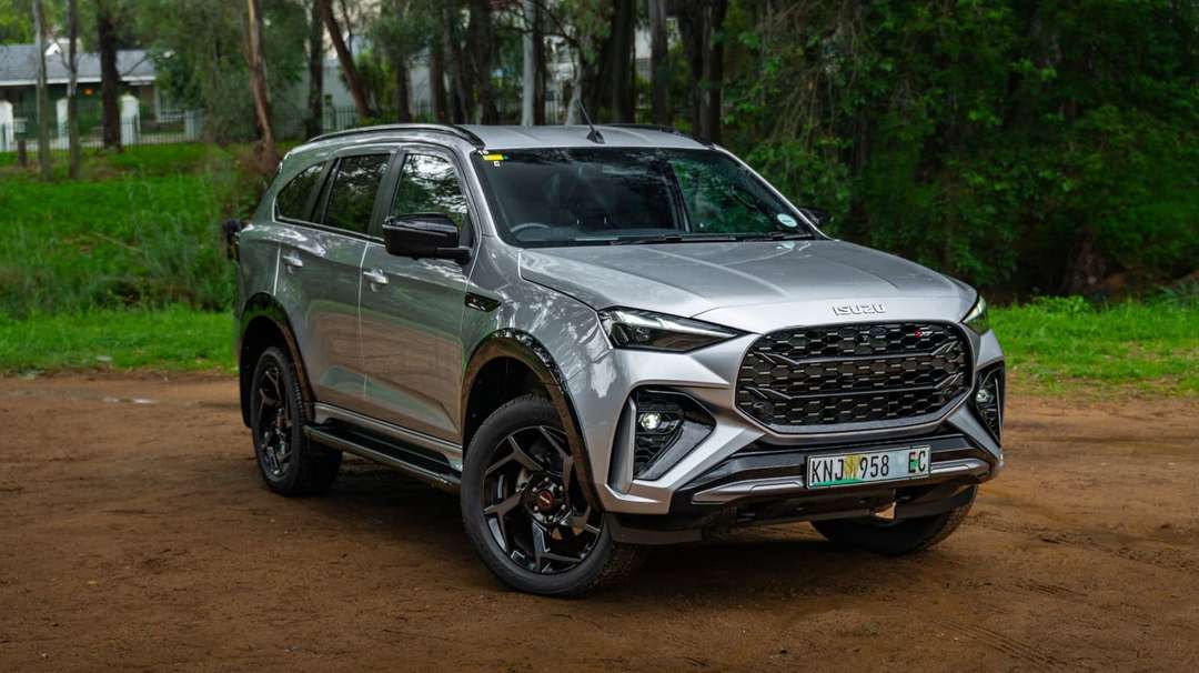 Isuzu MU-X vs Toyota Fortuner (2025)