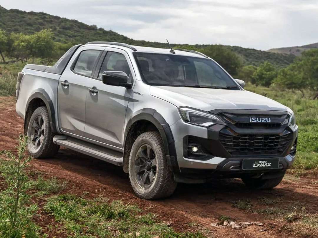 Isuzu D-Max (2025) vs Mazda BT-50 (2024)