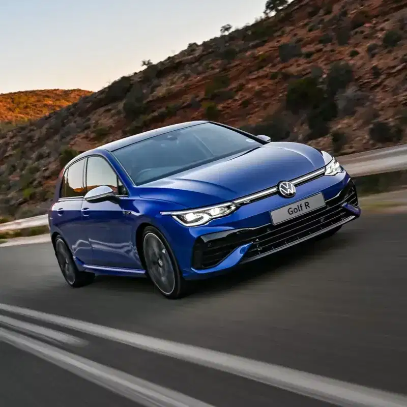 Volkswagen Golf GTI vs Volkswagen Golf R (2025)